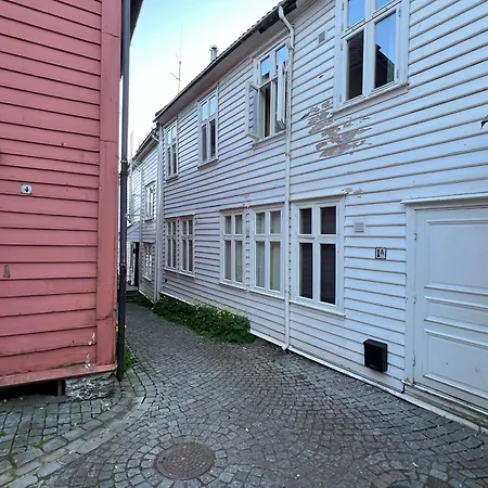 Gasthof Bergen City Hostel Rooms *